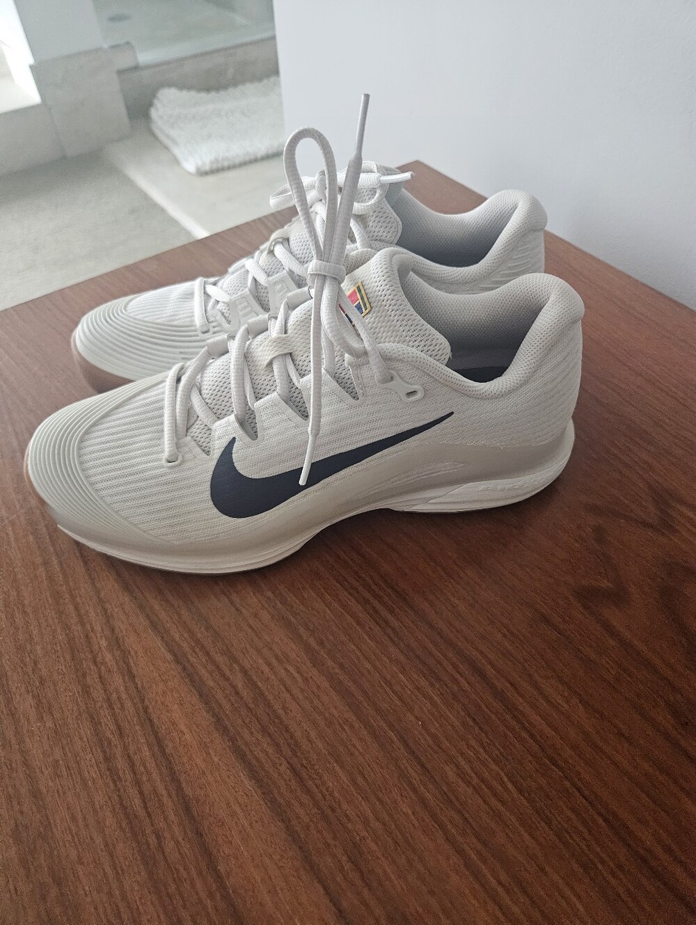 "NWOT" NIKE Court Air Zoom Vapor 12 HC tennis shoes - White and Blue And Red - Picture 4 of 6